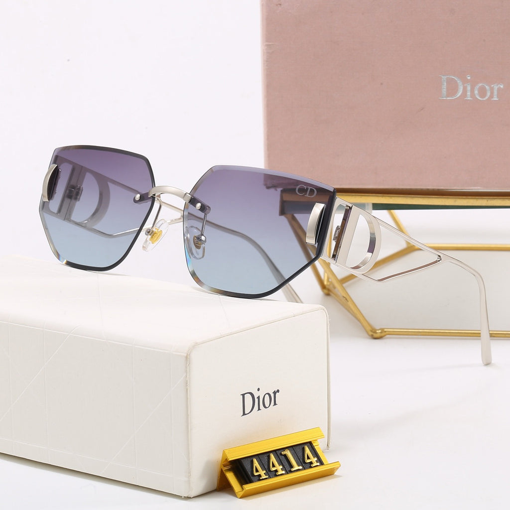 7-Color Stylish CD Letter Sunglasses
