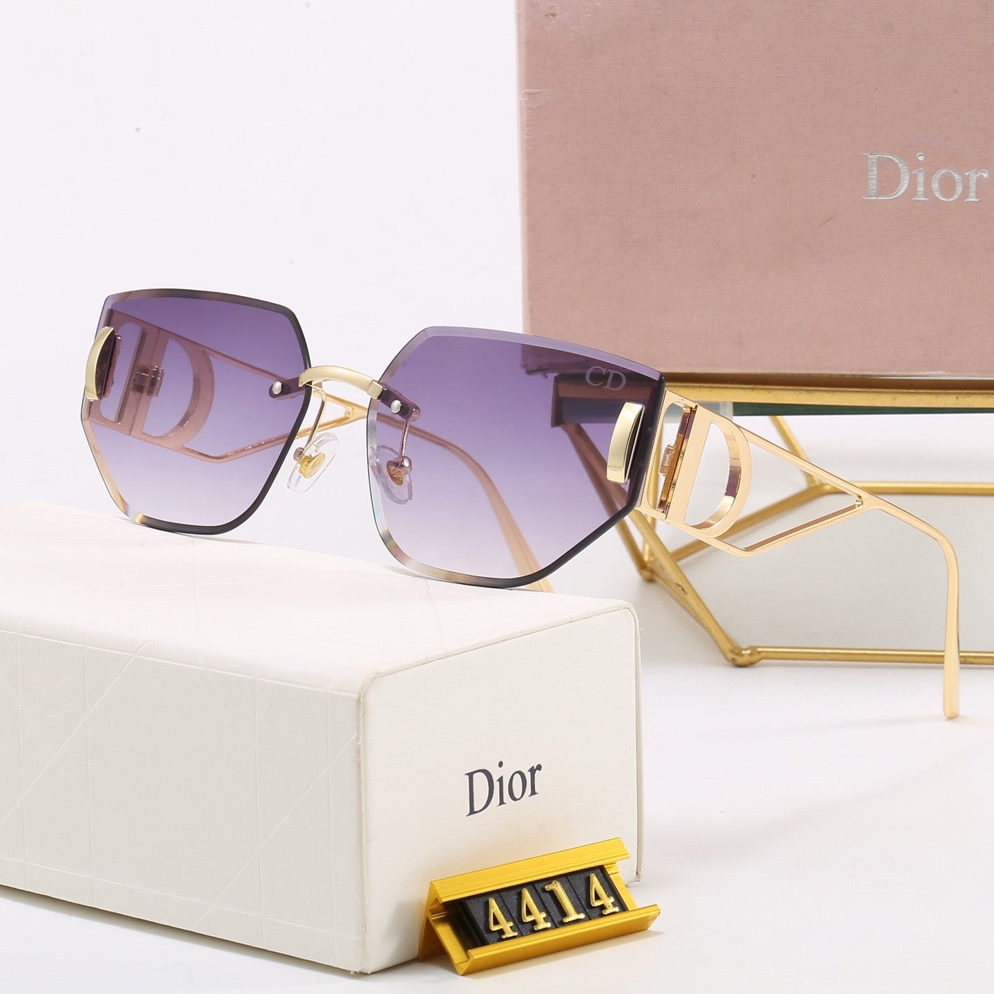 7-Color Stylish CD Letter Sunglasses