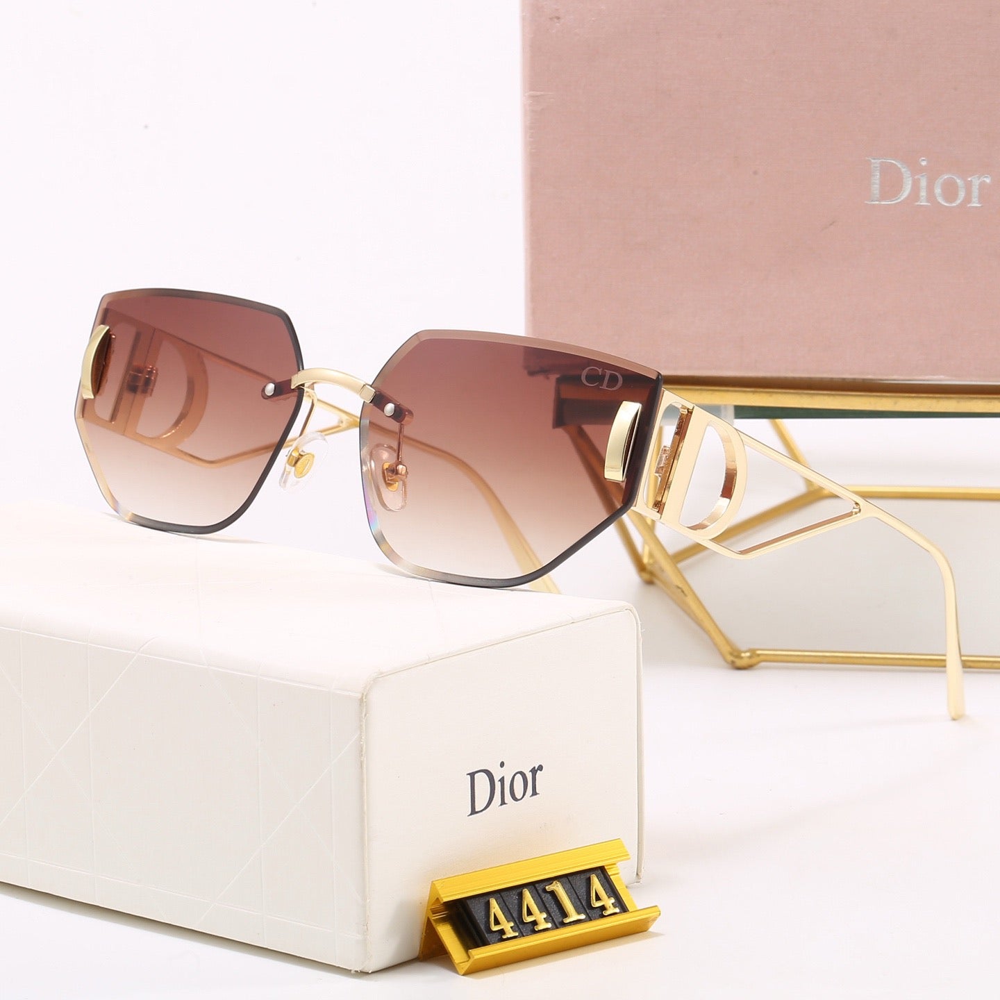 7-Color Stylish CD Letter Sunglasses