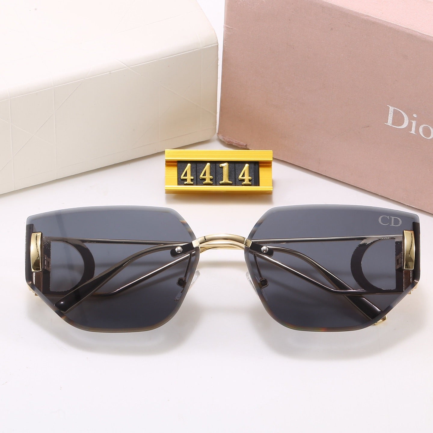 7-Color Stylish CD Letter Sunglasses