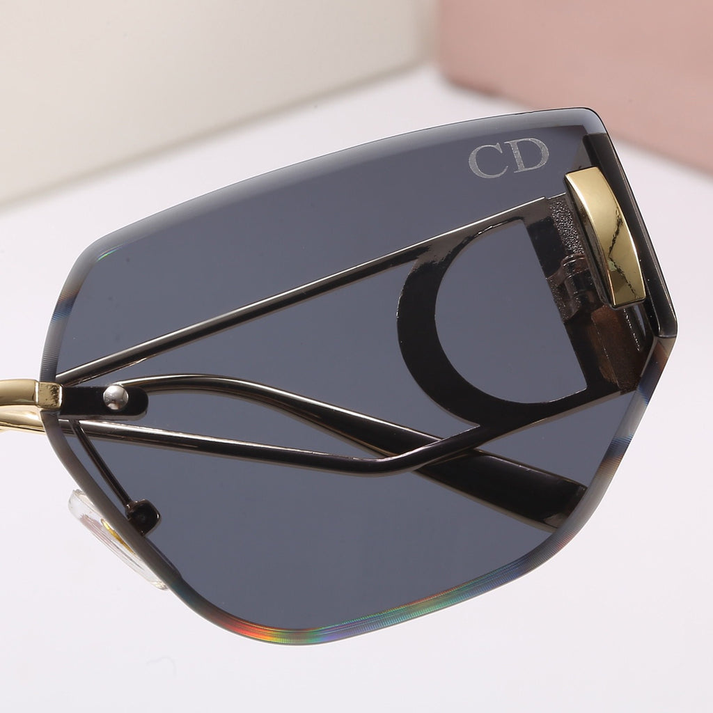 7-Color Stylish CD Letter Sunglasses