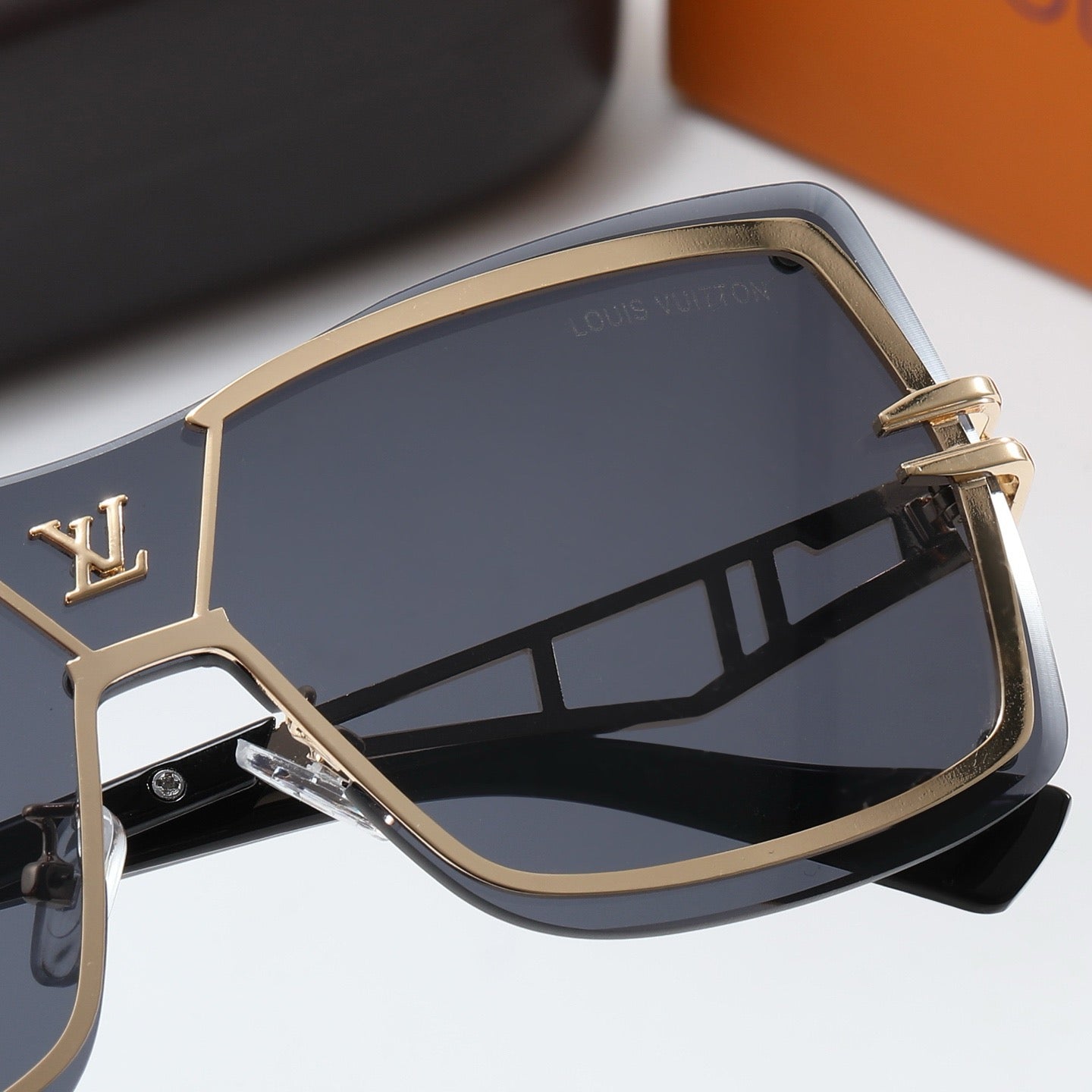 5-color fashionable four-leaf clover letter sunglasses