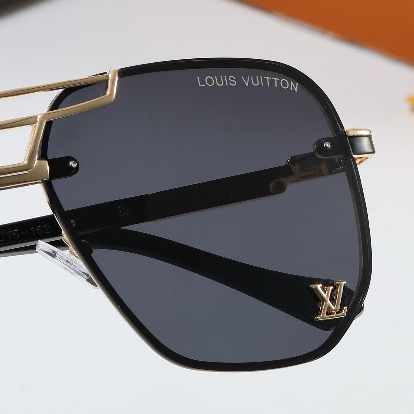 5-color fashionable four-leaf clover letter sunglasses