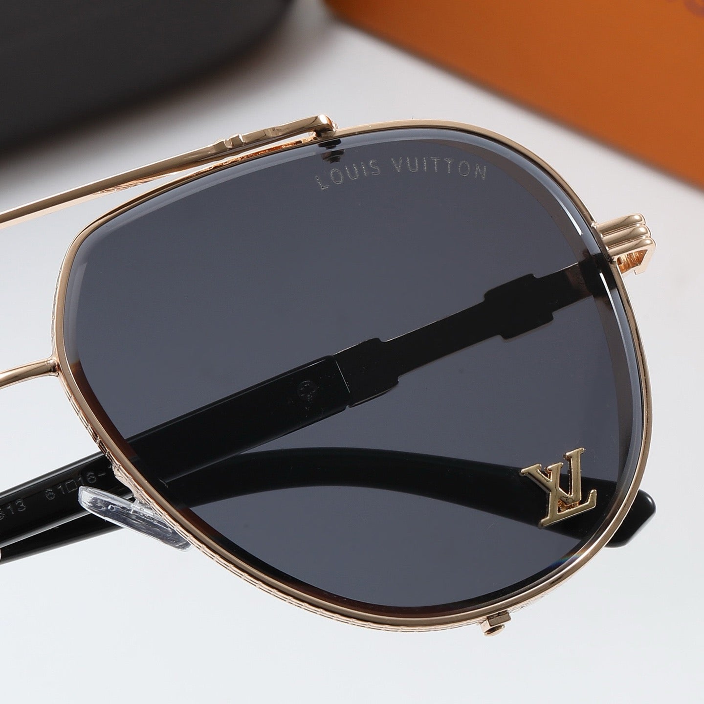 5-color fashionable four-leaf clover letter sunglasses