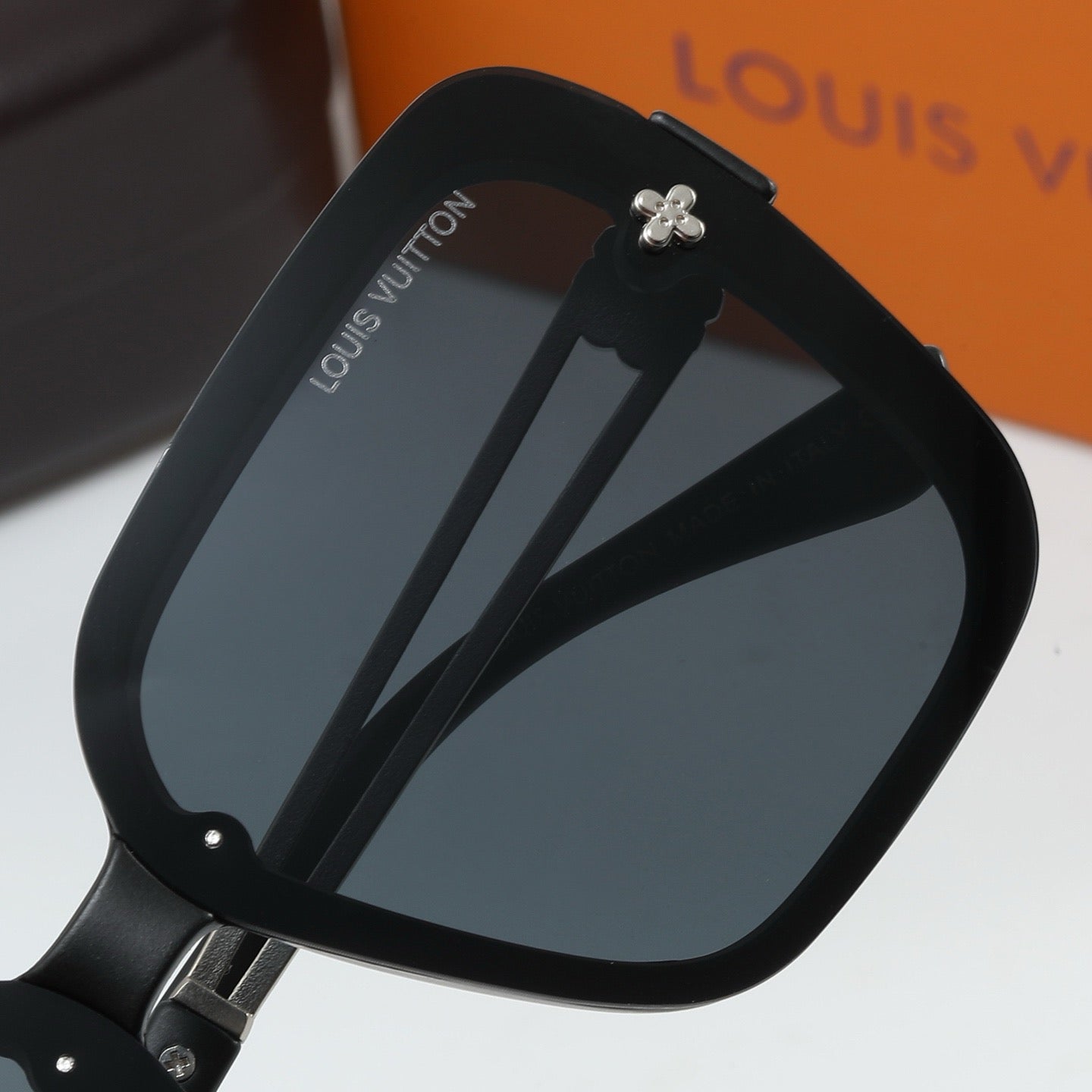 4-color fashionable four-leaf clover letter sunglasses