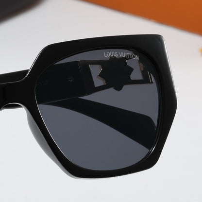 5-color fashionable four-leaf clover letter sunglasses